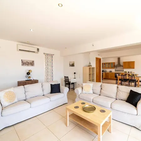 Вилла Castello By *