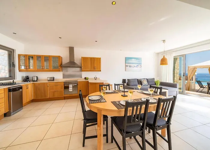 Castello By * Líndosz